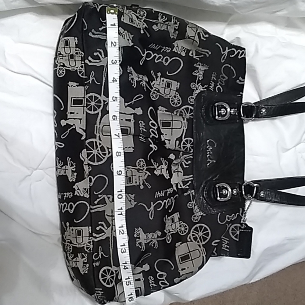 Authentic Coach purse - Picture 6 of 8